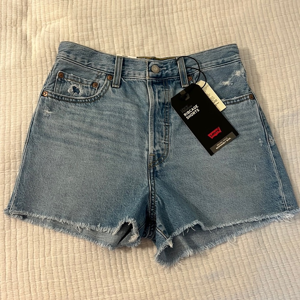NWT Levi's Ribcage shorts in 27 and 28in "Bernal Frost"